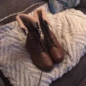 Doll House lace up boots with furr